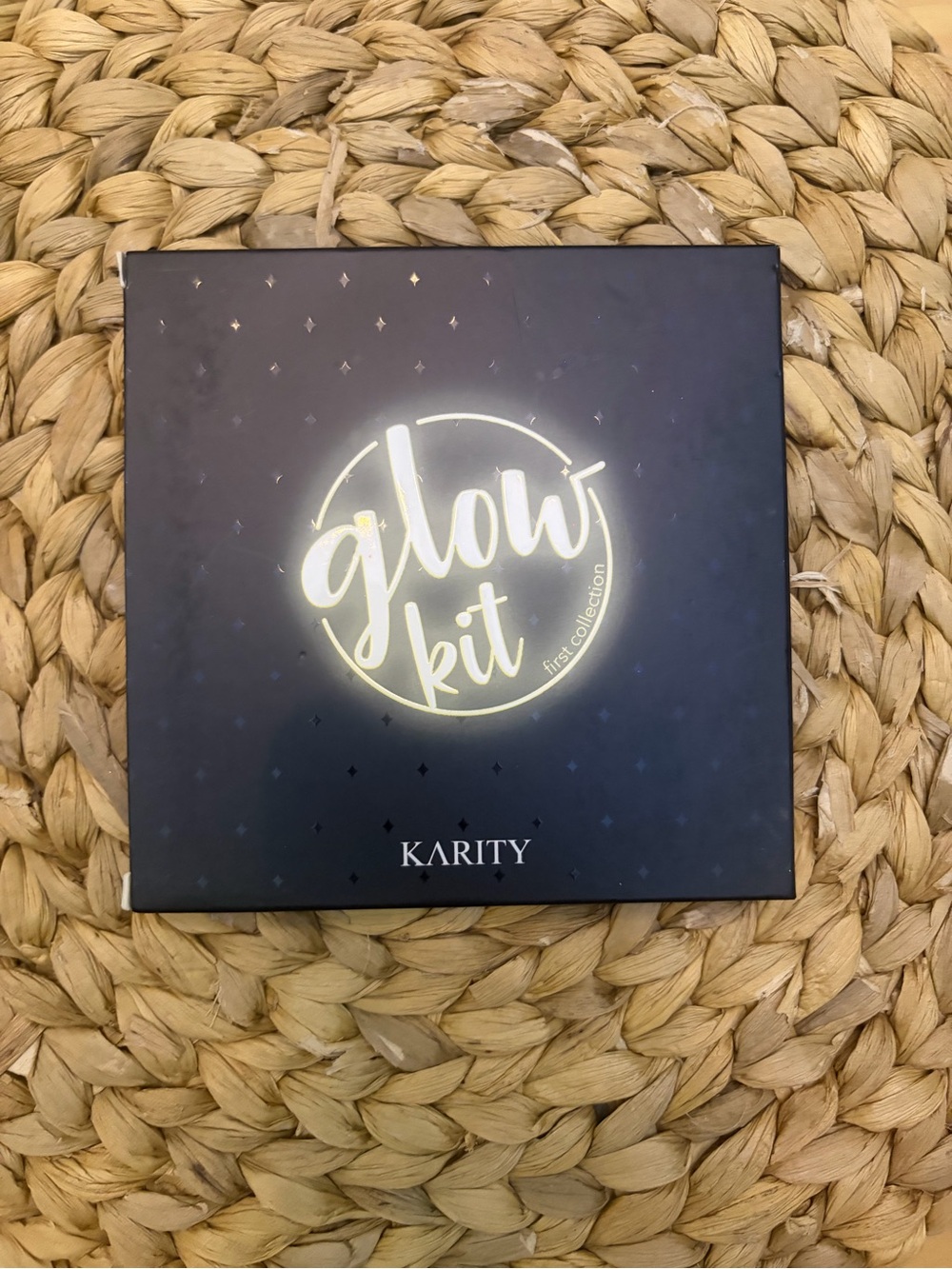 Karity Glow Kit Highlighter Palette — Black and Gold Accents